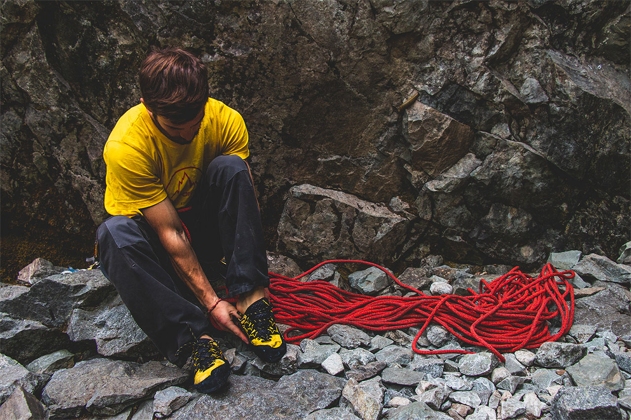 Azotado por el viento Galantería lento Cómo elegir zapatillas de escalada? - Blog La Cumbre