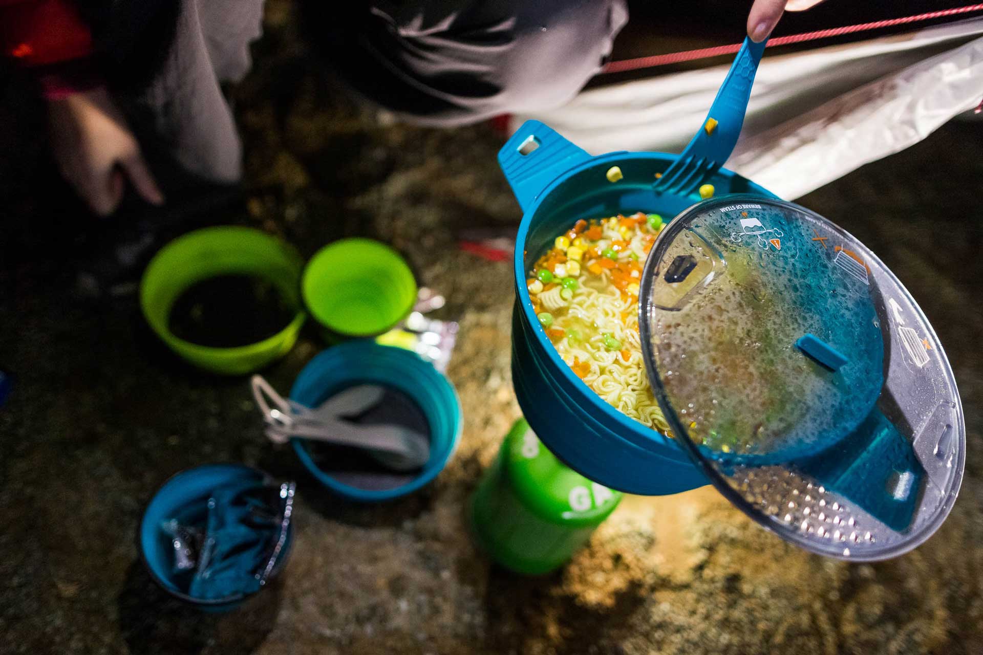 Video: Cómo lavar los platos al aire libre