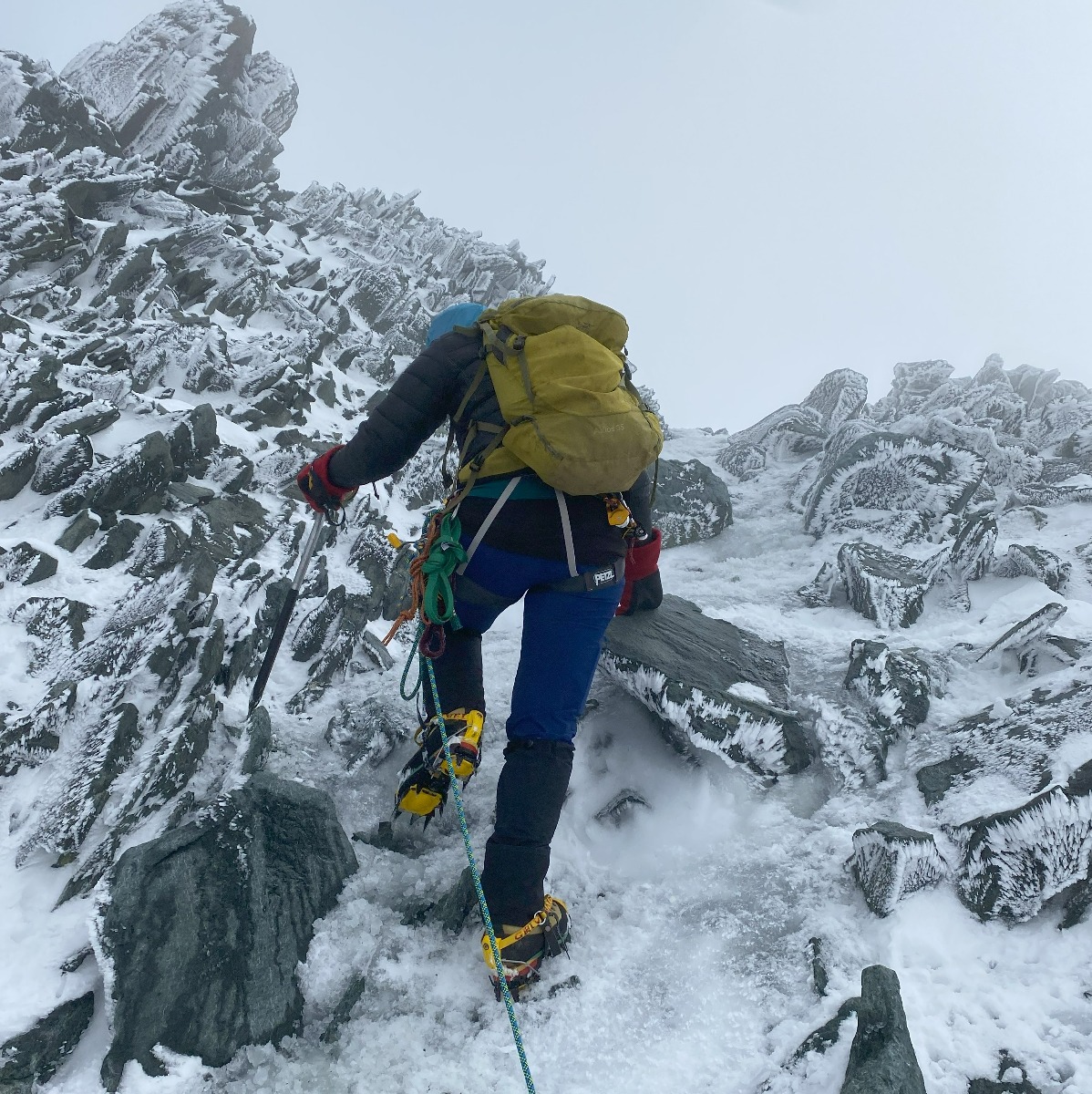 EQUIPAMIENTO ESCALADA Y MONTAÑA POLAINAS Y RAQUETAS DE NIEVE – Volkanica  Outdoors